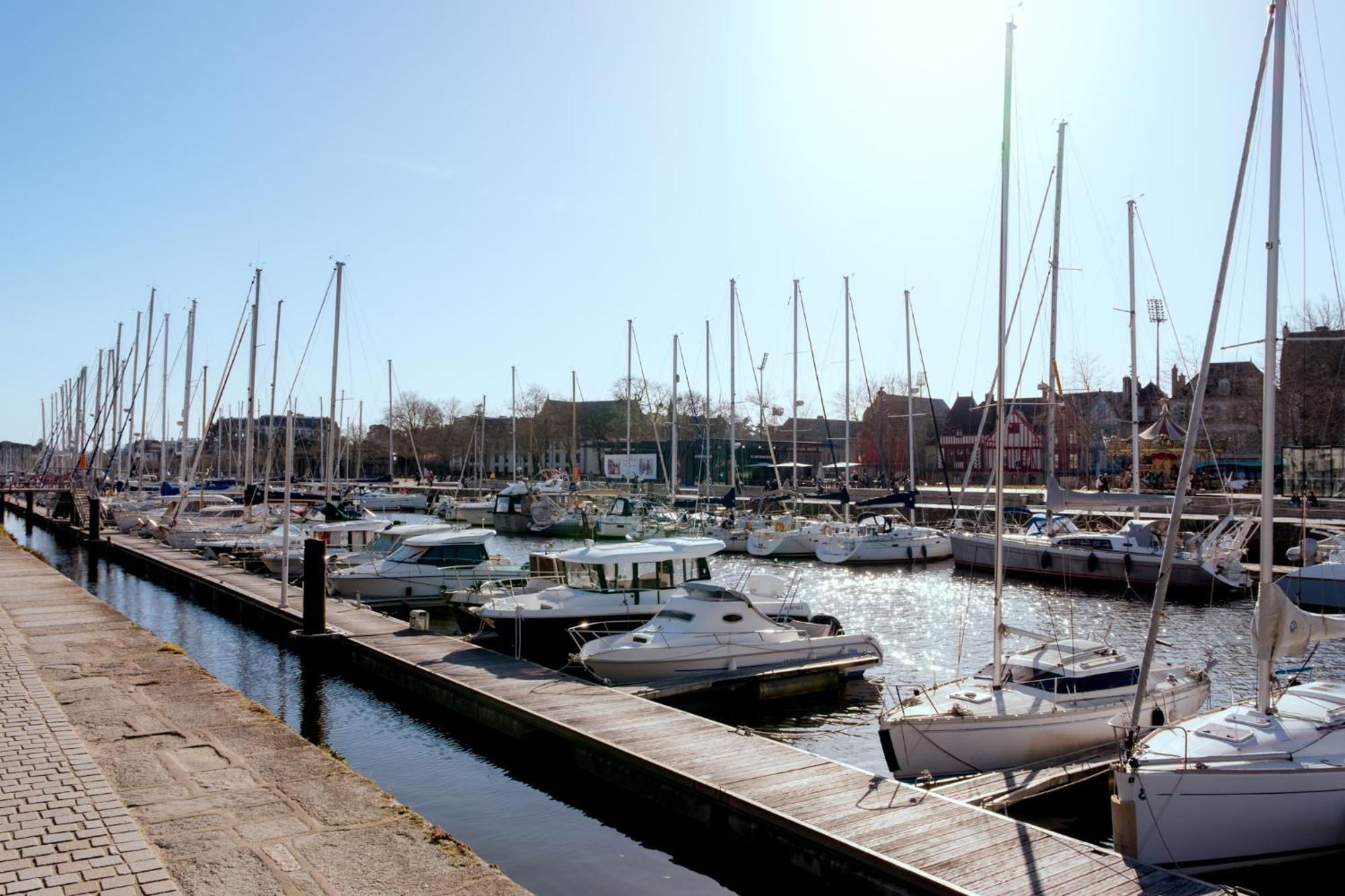 Appartement Sur Le Port De 瓦讷 外观 照片